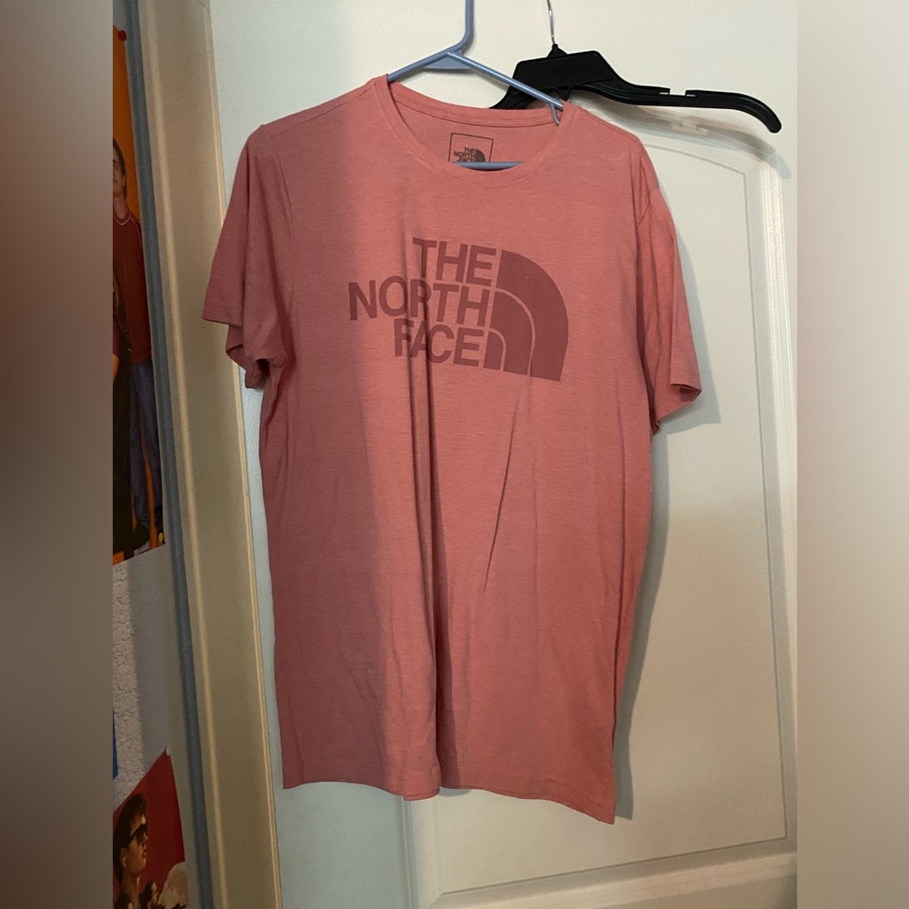 Cute cozy pink north face tee
